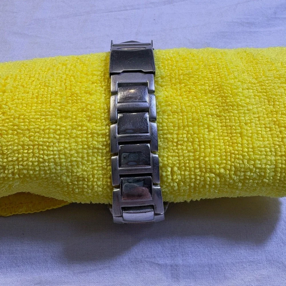 Cherokee‎ Men's Stainless Steel Quartz Watch Red - Untested, Damaged Band